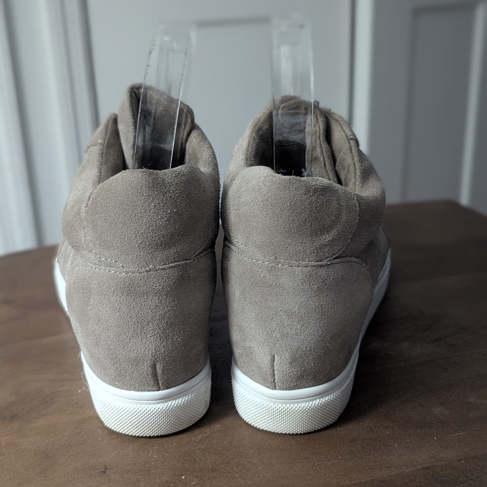 Blondo Tan Sneakers Hidden Wedge Side Zipper Sz Women's 9 Waterproof Even Used - Picture 3 of 9